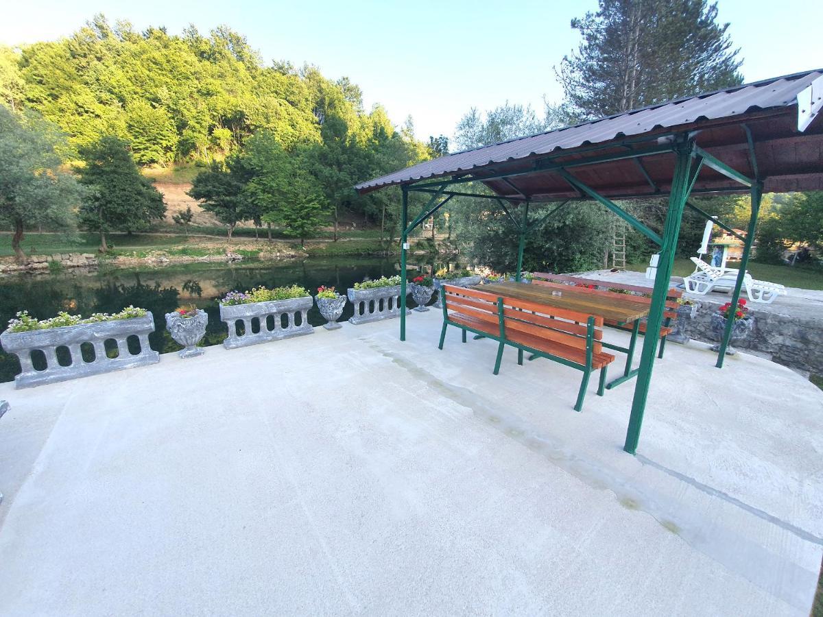 Saraj Guest House Kulen Vakuf Bagian luar foto