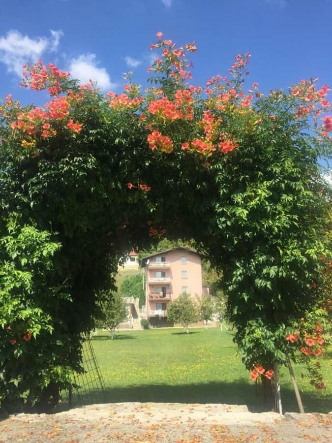 Saraj Guest House Kulen Vakuf Bagian luar foto