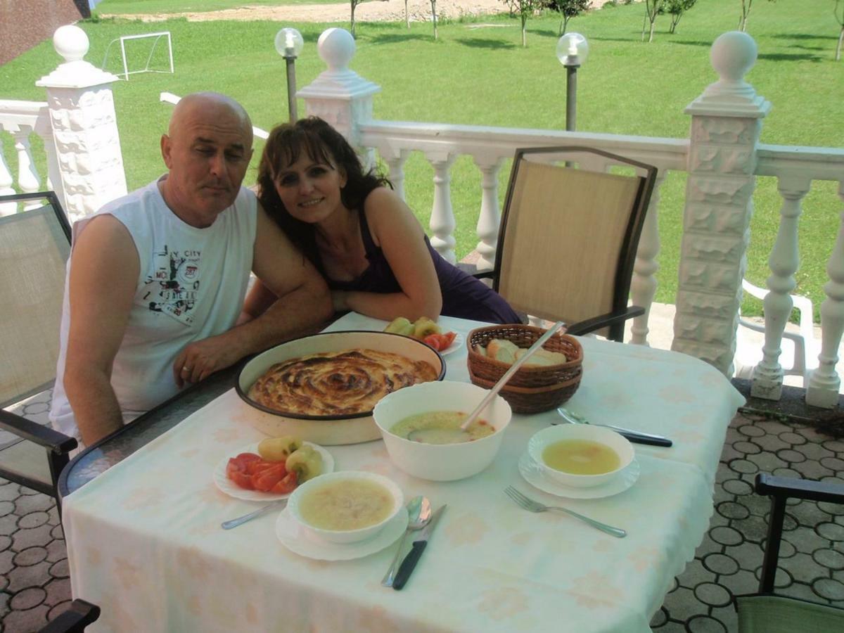 Saraj Guest House Kulen Vakuf Bagian luar foto