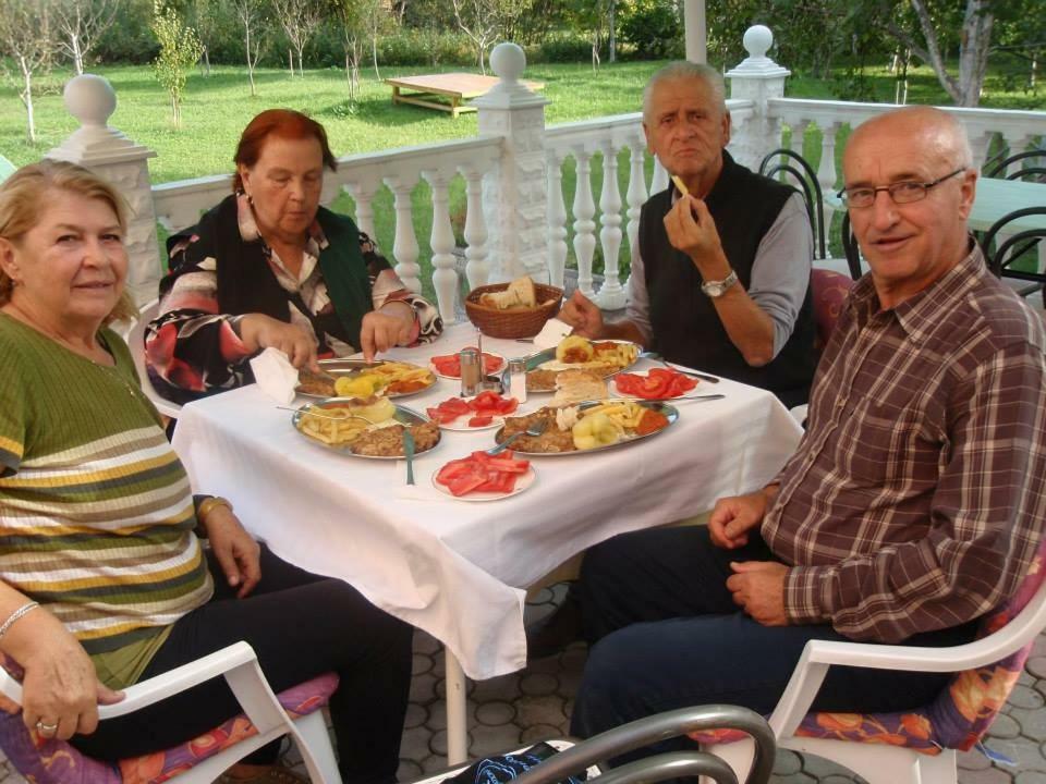 Saraj Guest House Kulen Vakuf Bagian luar foto