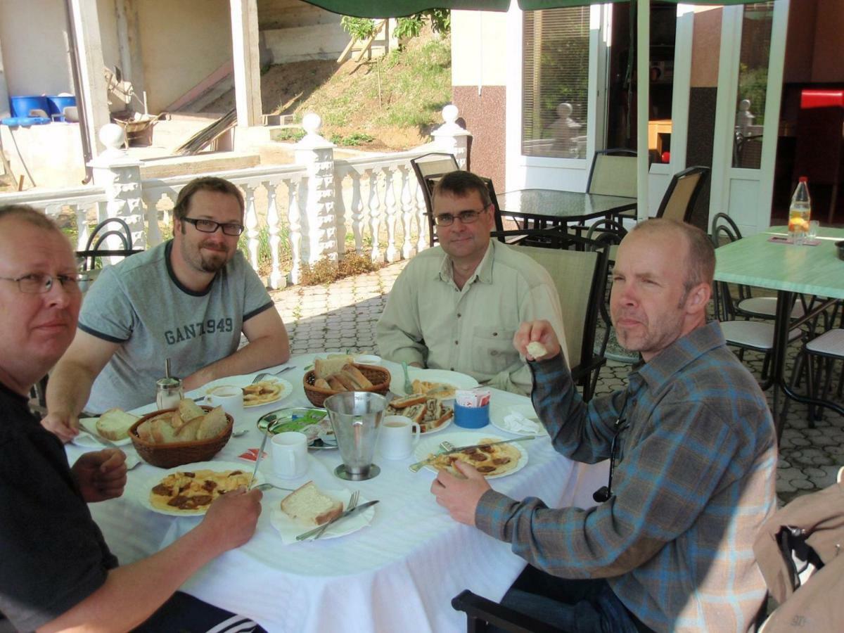 Saraj Guest House Kulen Vakuf Bagian luar foto