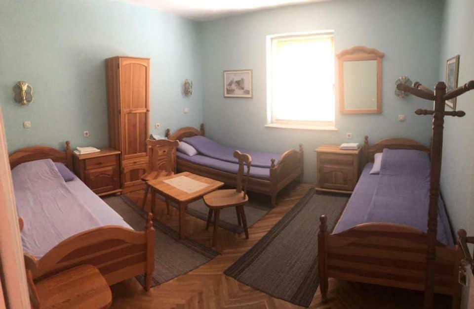 Saraj Guest House Kulen Vakuf Bagian luar foto