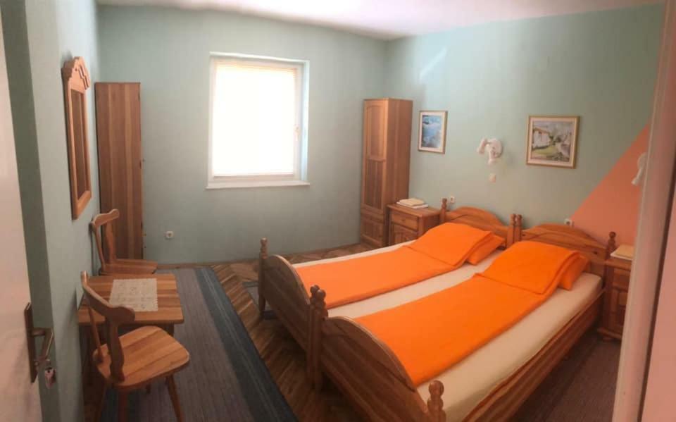 Saraj Guest House Kulen Vakuf Bagian luar foto
