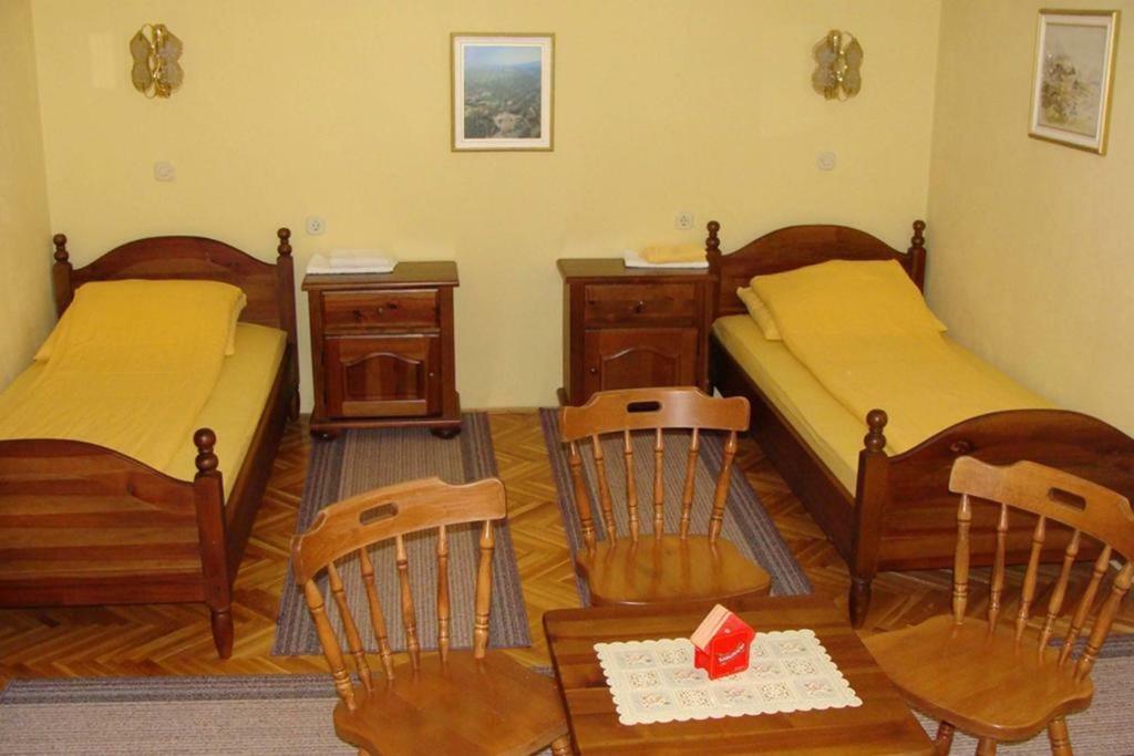 Saraj Guest House Kulen Vakuf Bagian luar foto